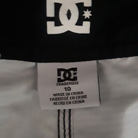 Boys size 10 DC brand green & black swim trunk. 🏊 - Picture 4 of 8